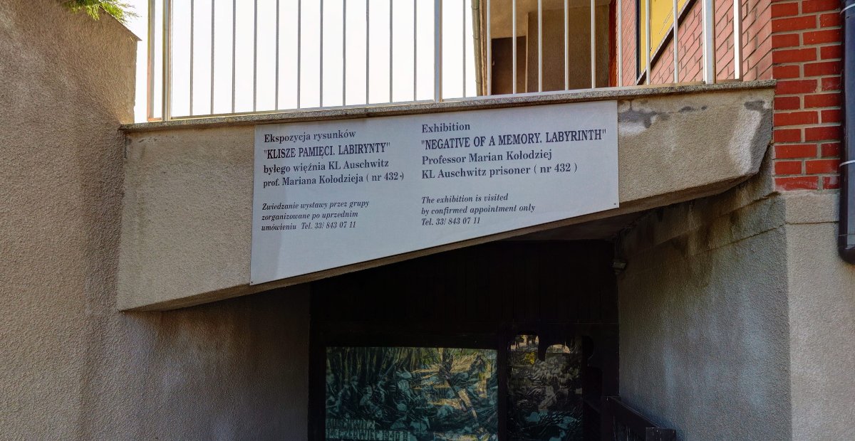 Negatives of Memory. Labyrinths. : Entrance to the exhibition